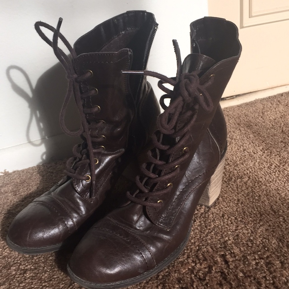 Women’s dark brown boots size 9